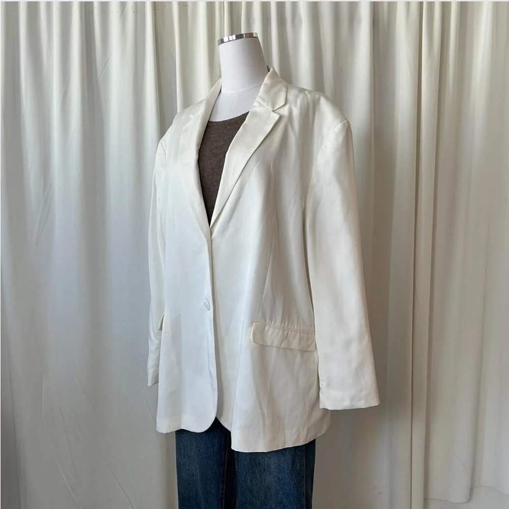 Monki Oversized Blazer in White. - Picture 4 of 8